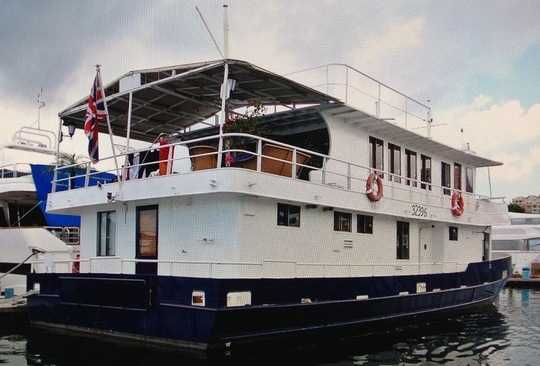 1997 Cruiser Houseboat "Hakuna Matata"